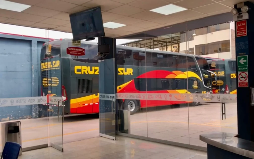 bus cruz del sur amazon rainforest peru puerto maldonado