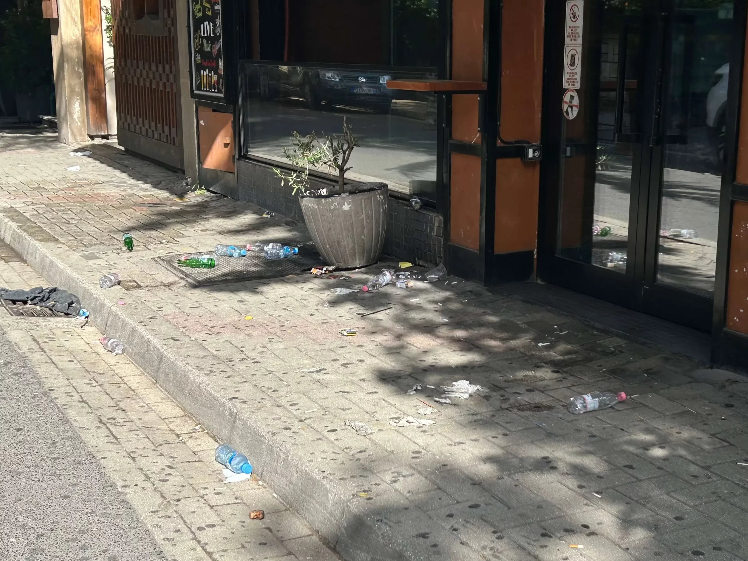 litter trash tirana albania